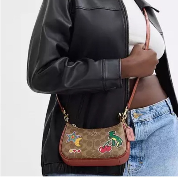❤️❤️❤️Coach Teri Mini Crossbody Bag In Signature Canvas With Sticker Print❤️❤️❤️ - Picture 10 of 11